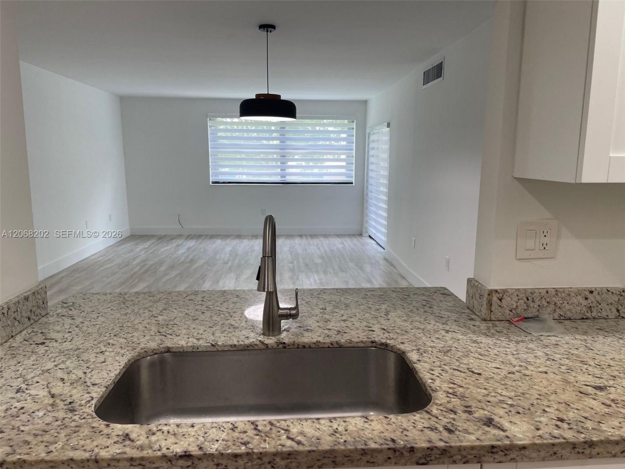 460 W Park Dr , Unit 207, Miami, FL 33172 Photo