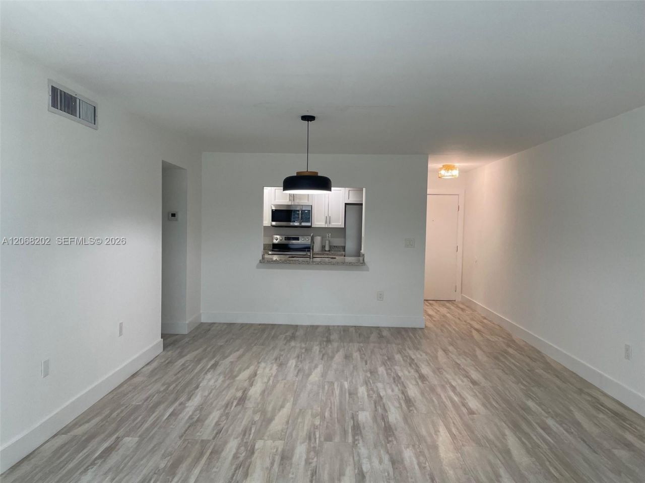 460 W Park Dr , Unit 207, Miami, FL 33172 Photo