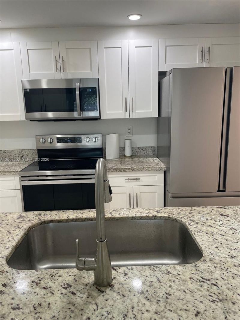 460 W Park Dr , Unit 207, Miami, FL 33172 Photo
