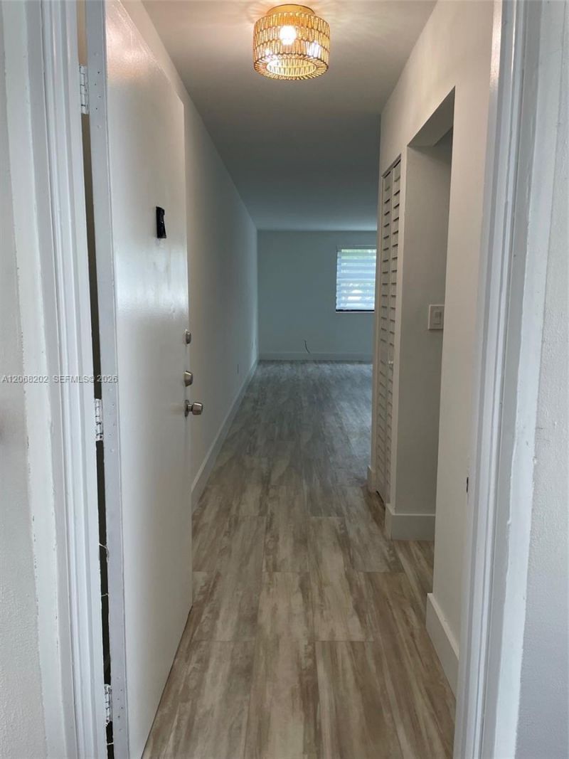 460 W Park Dr , Unit 207, Miami, FL 33172 Photo