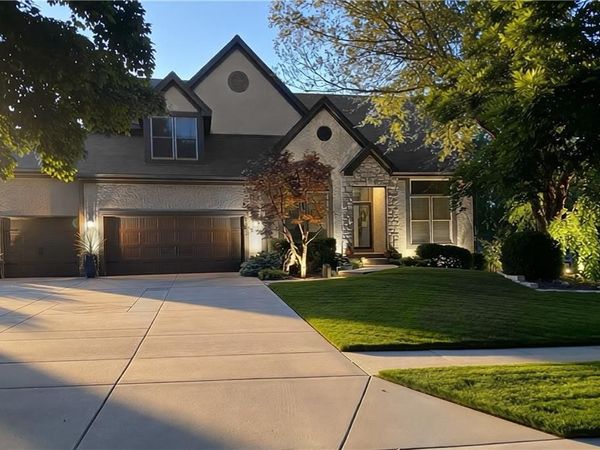 7914 Darnell Lane, Lenexa, KS 66215