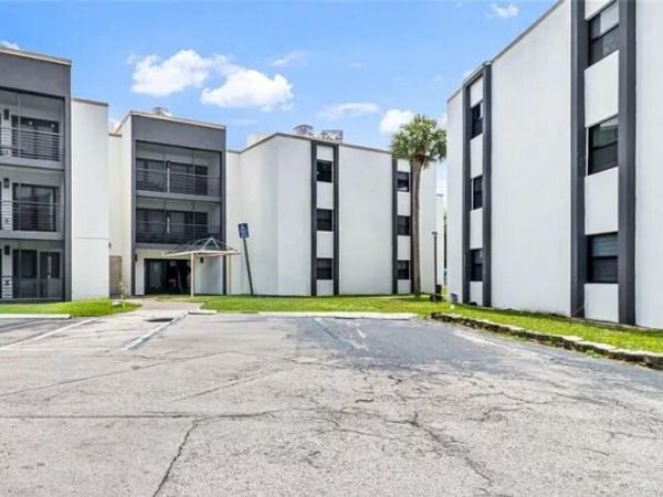 4040 N Hills Drive, Unit 31, Hollywood, FL 33021