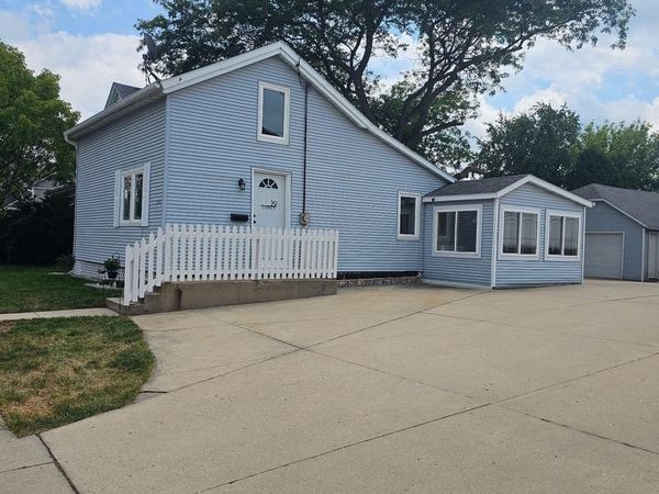 29 E State STREET, Hartford, WI 53027