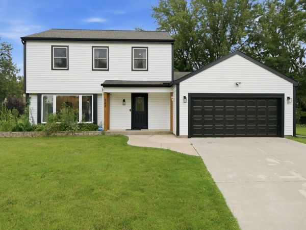 740 Thompson Boulevard , Buffalo Grove, IL 60089