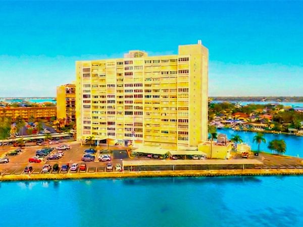 31 ISLAND WAY, Unit 703, CLEARWATER BEACH, FL 33767