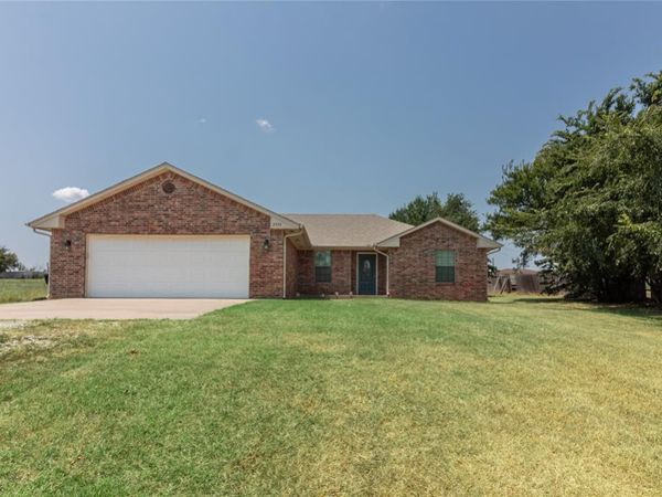 2755 S County Line Avenue, Blanchard, OK 73010