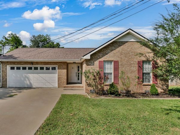 301 Eggars Ct, Clarksville, TN 37042