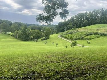 139 Vineyard Lane, Fairmont, WV 26554