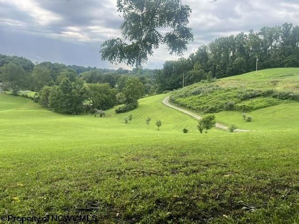 139 Vineyard Lane, Fairmont, WV 26554
