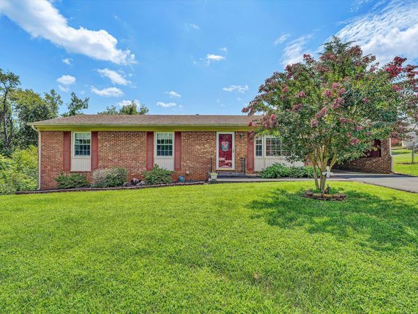 604 Aragona DR, Vinton, VA 24179