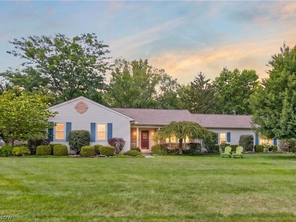 634 Wellesley Circle , Avon Lake, OH 44012