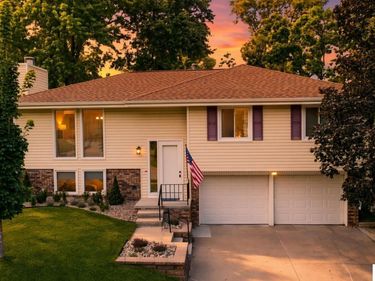 12140 Burdette Circle, Omaha, NE 68164