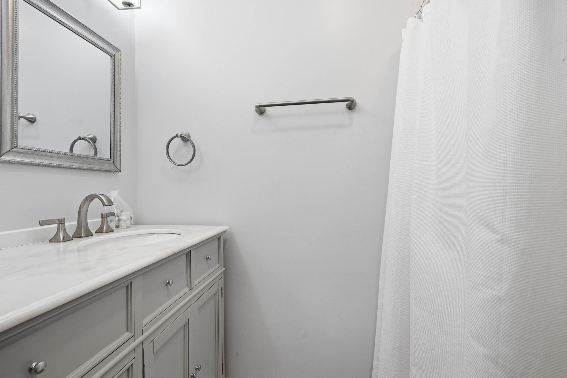 5748 Pilgrim Avenue Photo 25