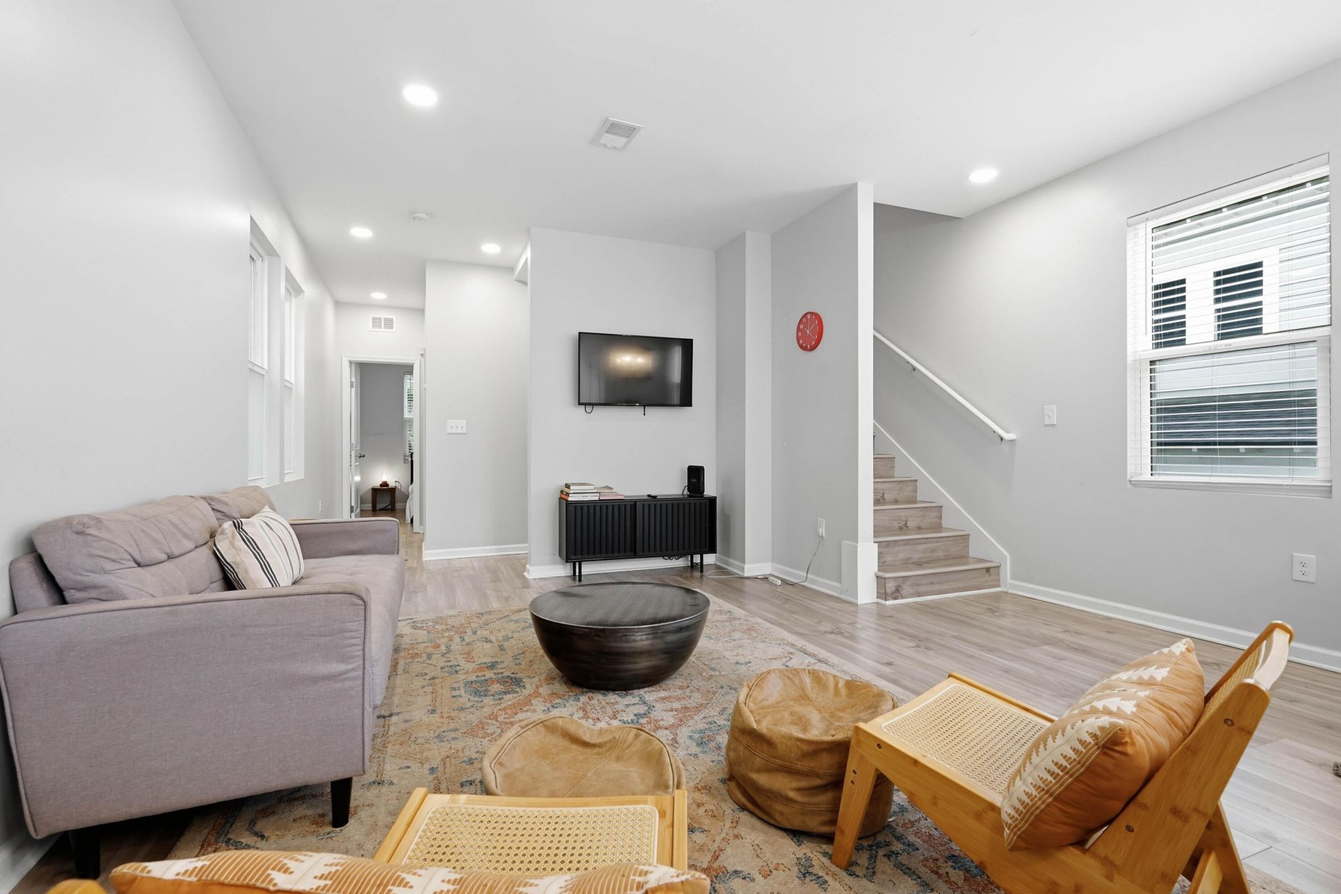 5748 Pilgrim Avenue Photo 8