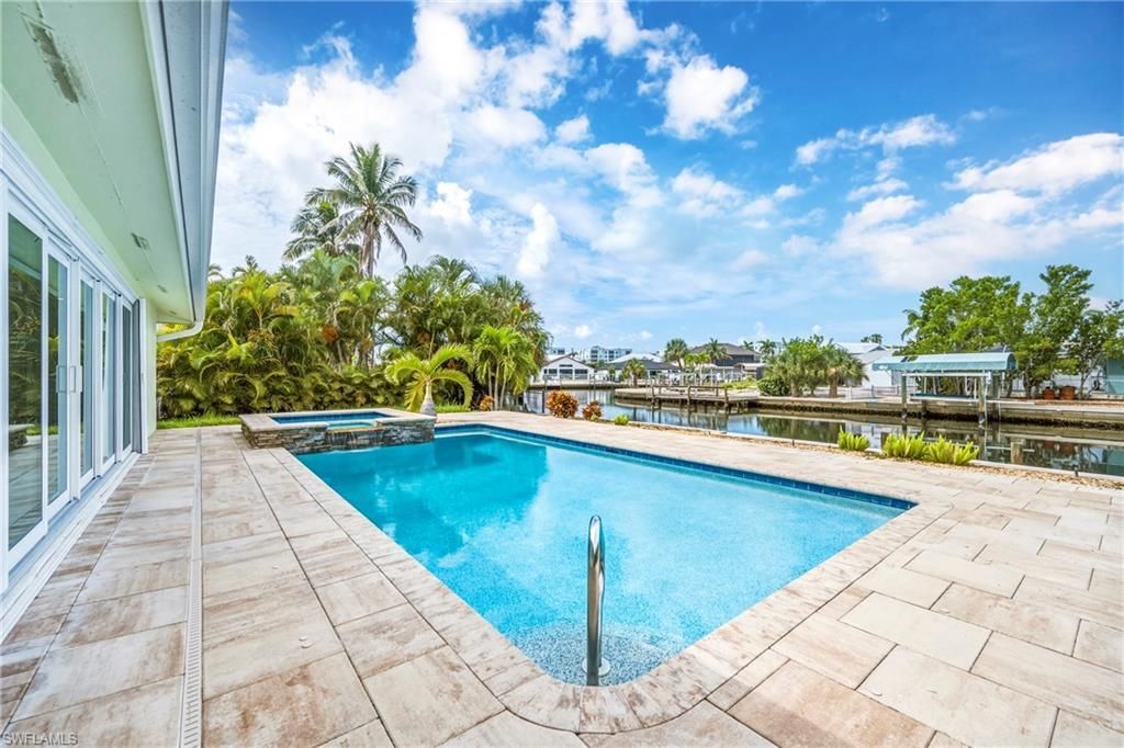 16 Sunview Blvd, Fort Myers Beach, FL 33931 Photo