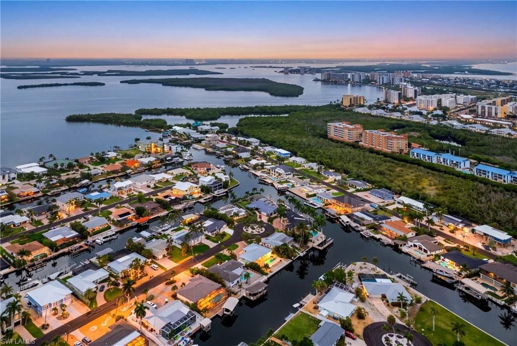 16 Sunview Blvd, Fort Myers Beach, FL 33931 Photo