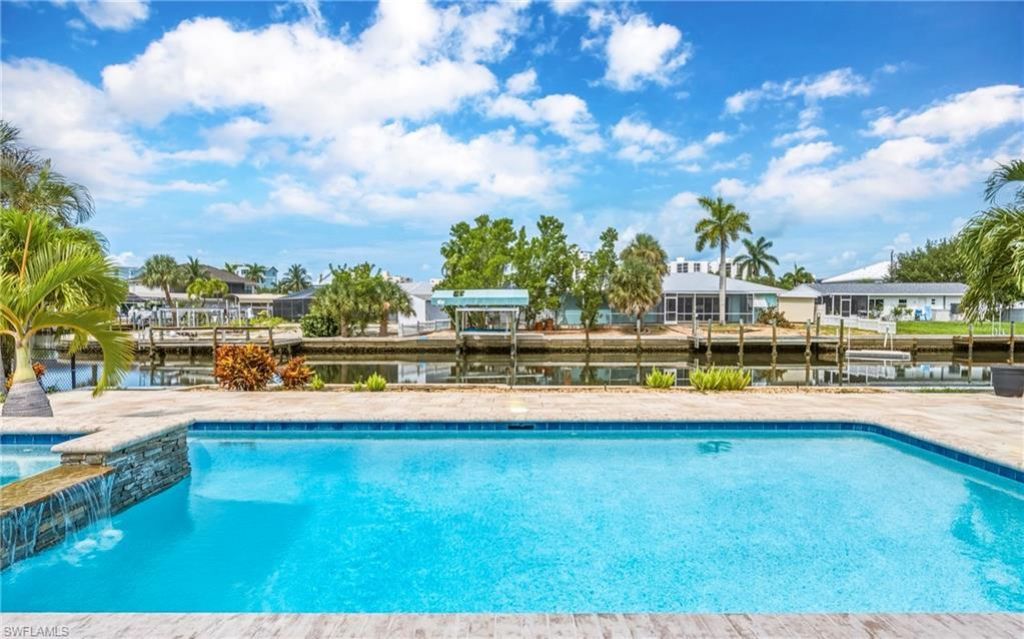 16 Sunview Blvd, Fort Myers Beach, FL 33931 Photo