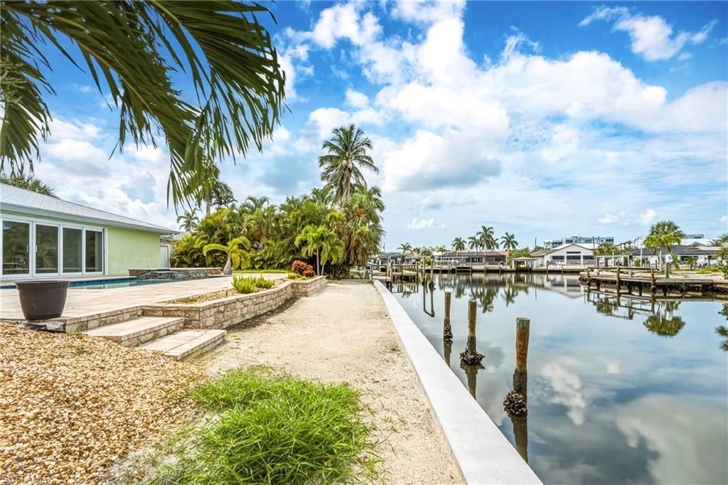 16 Sunview Blvd, Fort Myers Beach, FL 33931 Photo