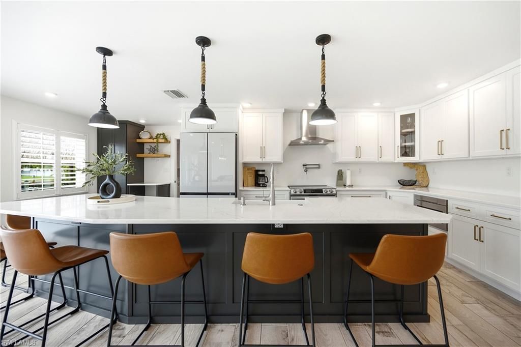 16 Sunview Blvd, Fort Myers Beach, FL 33931 Photo