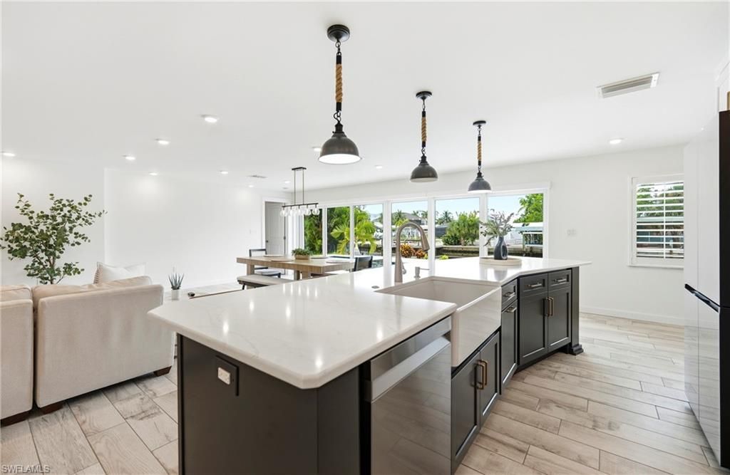 16 Sunview Blvd, Fort Myers Beach, FL 33931 Photo