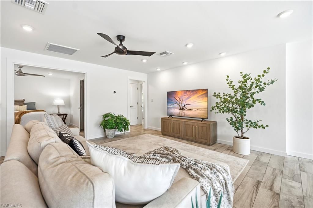 16 Sunview Blvd, Fort Myers Beach, FL 33931 Photo