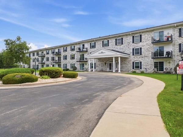 151 N University DRIVE, Unit 320, West Bend, WI 53095