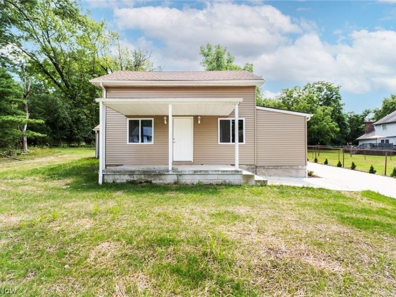 9 Dravis Drive, Youngstown, OH 44515 Photo 2