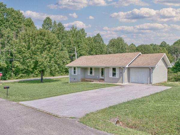 500 Forrest Cove Ln , Cookeville, TN 38501