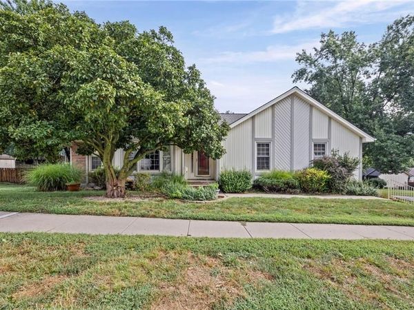 8210 N Virginia Avenue, Kansas City, MO 64118