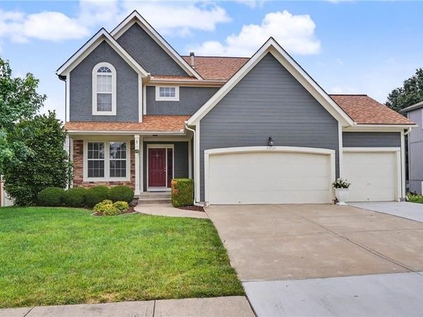 8438 Timber Ridge Street, De Soto, KS 66018
