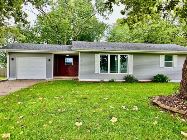 101 W 8th Street, Prairie City, IA 50228