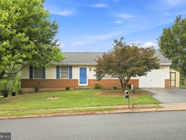 4 BARNHILL ROAD , DENVER, PA 17517