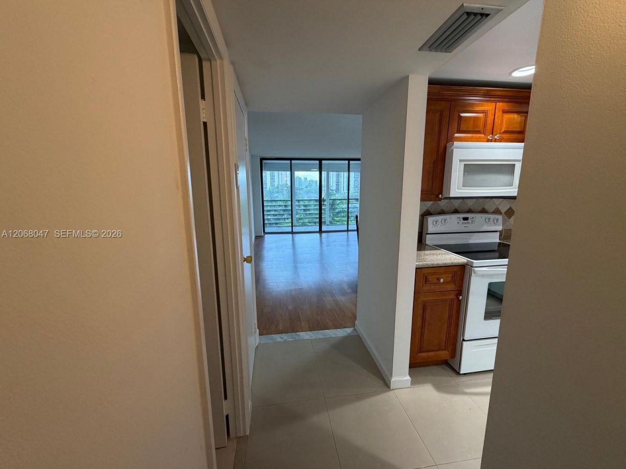 20500 W Country Club Dr, Unit 517, Aventura, FL 33180 Photo