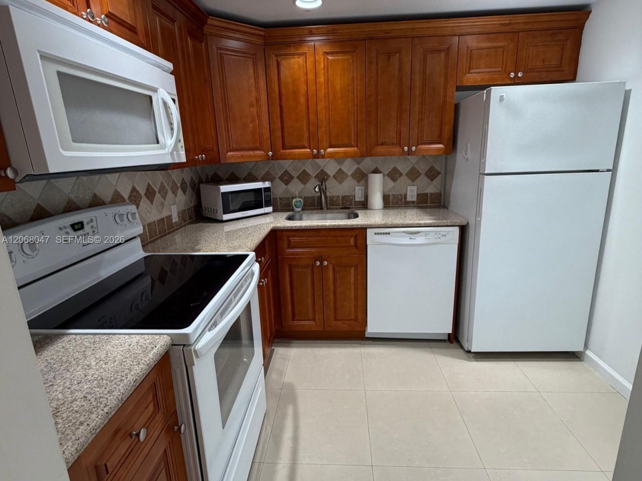 20500 W Country Club Dr, Unit 517, Aventura, FL 33180 Photo