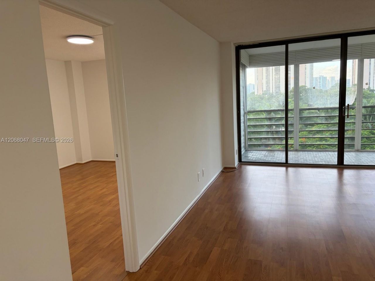 20500 W Country Club Dr, Unit 517, Aventura, FL 33180 Photo