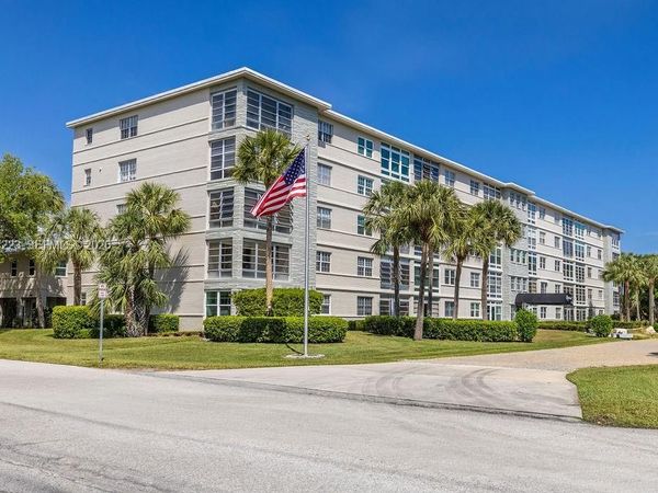 2333 Indian River Blvd , Unit 306, Vero Beach, FL 32960