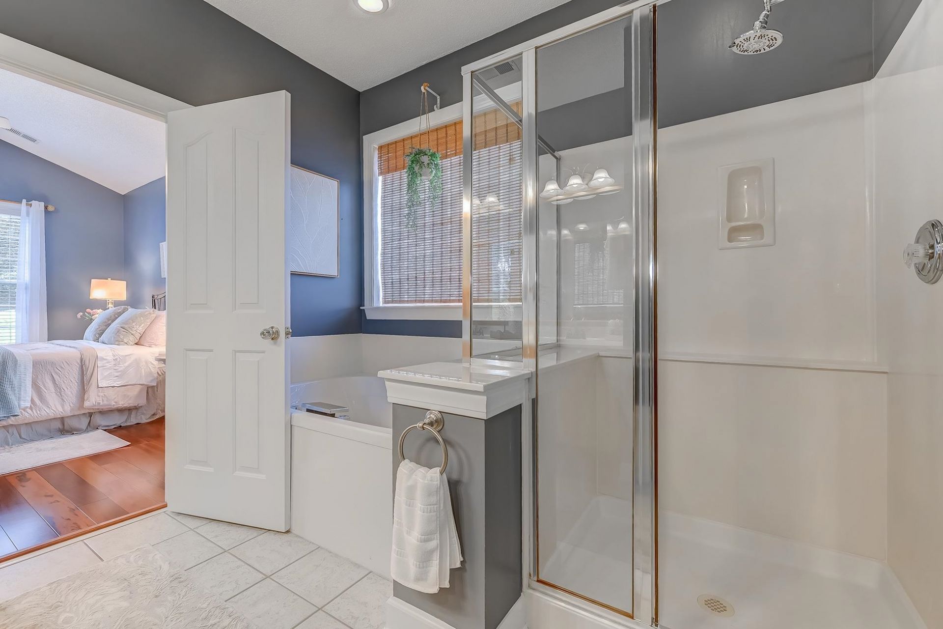 6439 Longwood Dr. Photo 31
