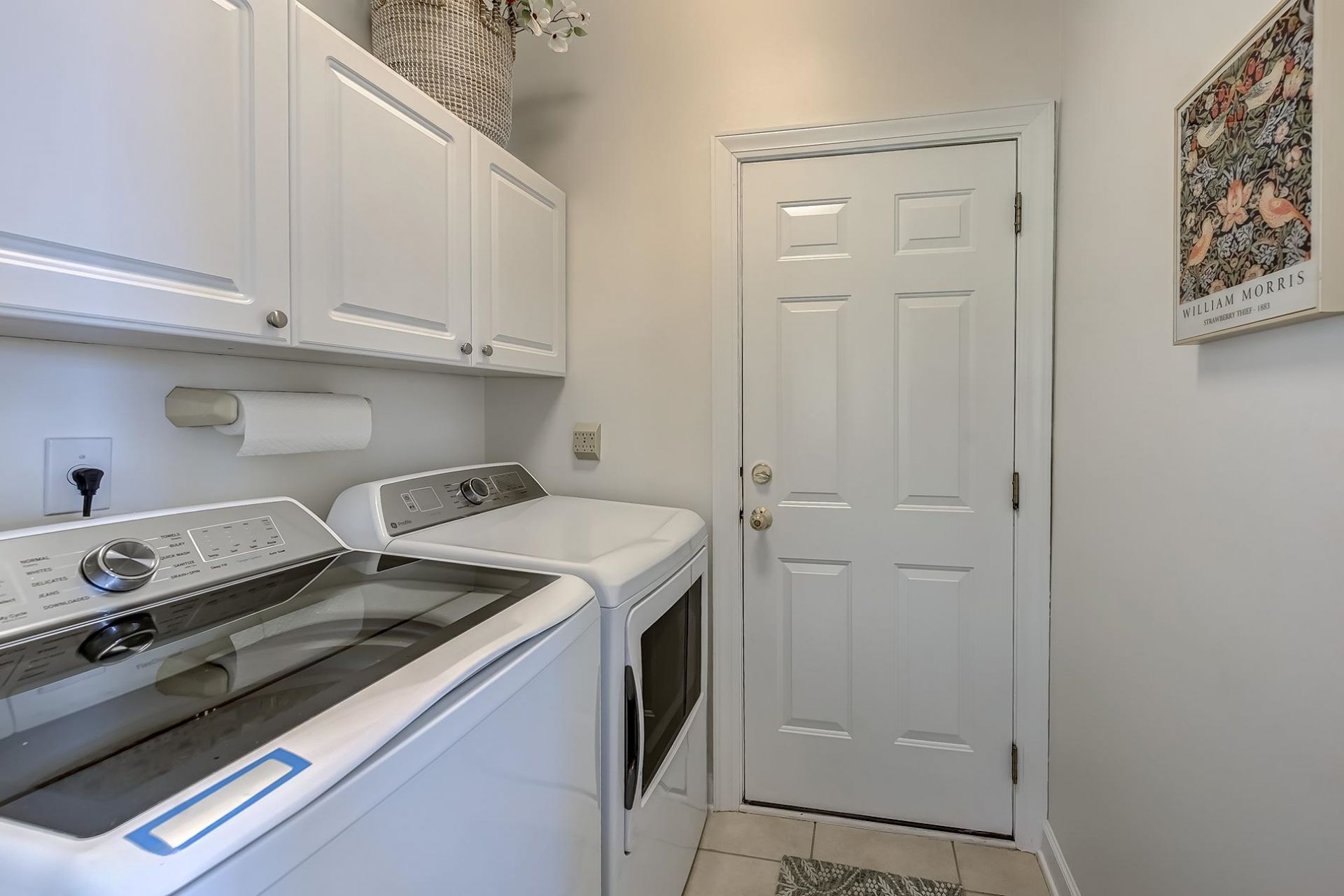 6439 Longwood Dr. Photo 32