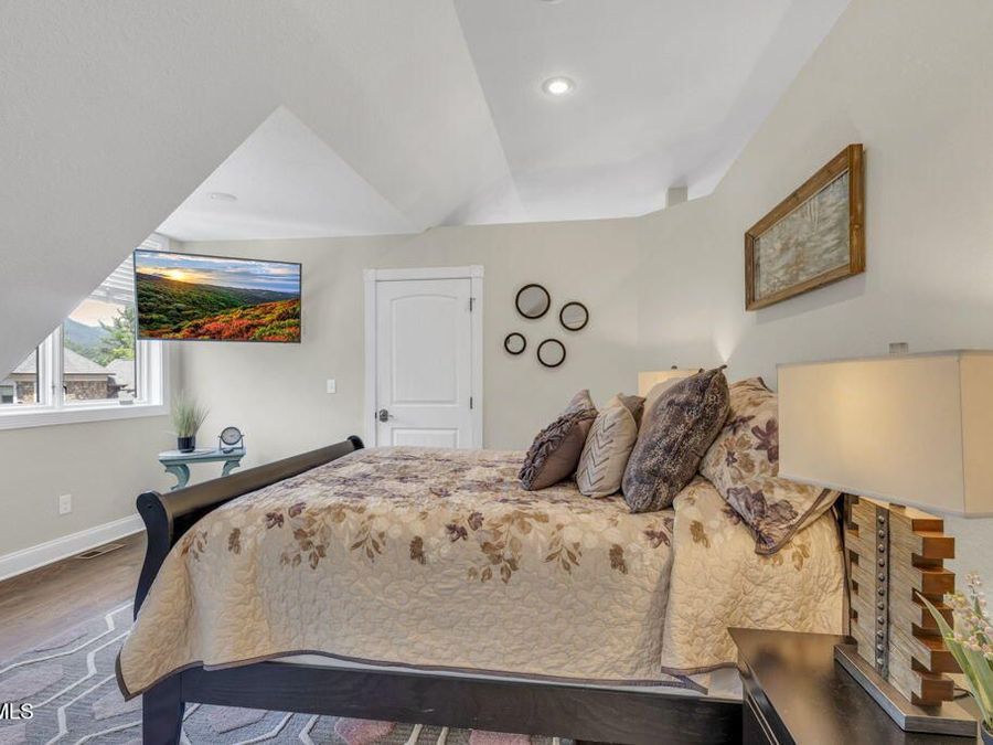 Property Image 100