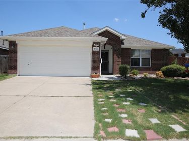 10433 E Lake Terrace, Fort Worth, TX 76053