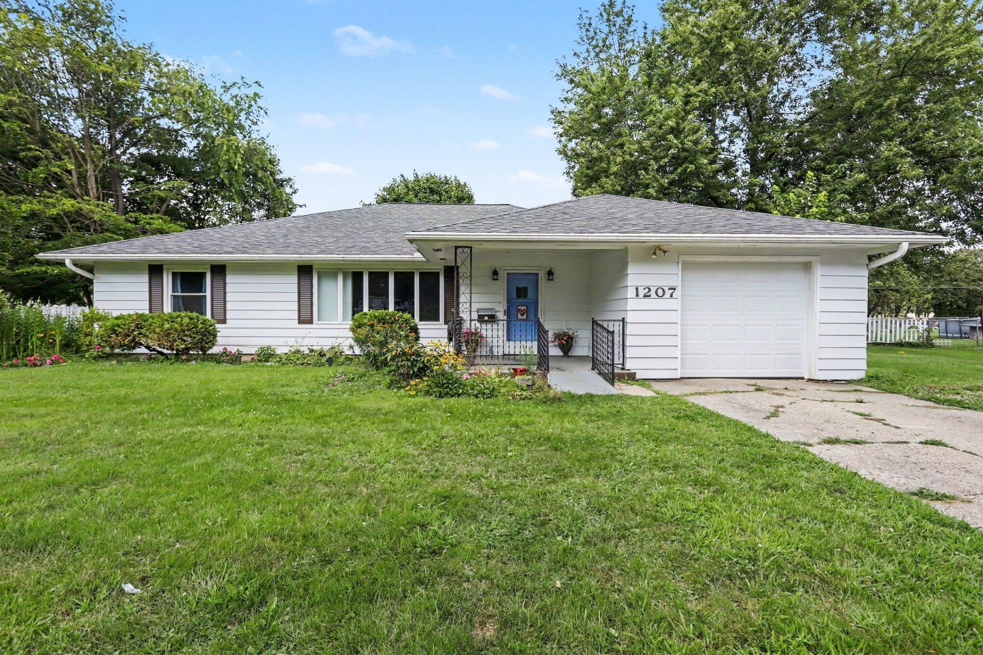 1207 Wilson Avenue, Sturgis, MI 49091 Main Photo