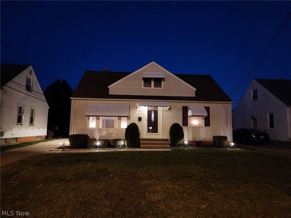 253 E 288th Street, Willowick, OH 44095