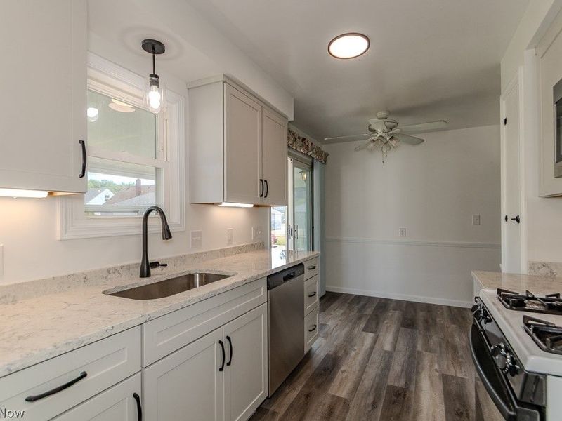 253 E 288th Street , Willowick, OH 44095 Photo 4