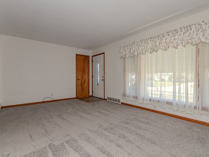 253 E 288th Street , Willowick, OH 44095 Photo 8