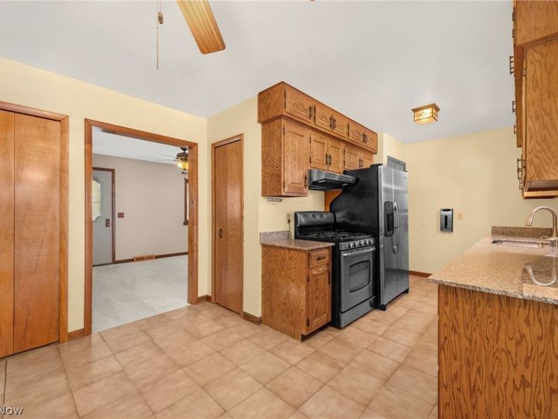 845 Jamestown Avenue , Elyria, OH 44035 Photo 12