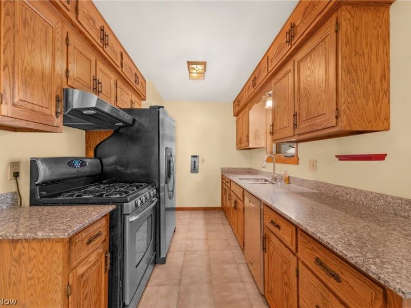 845 Jamestown Avenue , Elyria, OH 44035 Photo 13