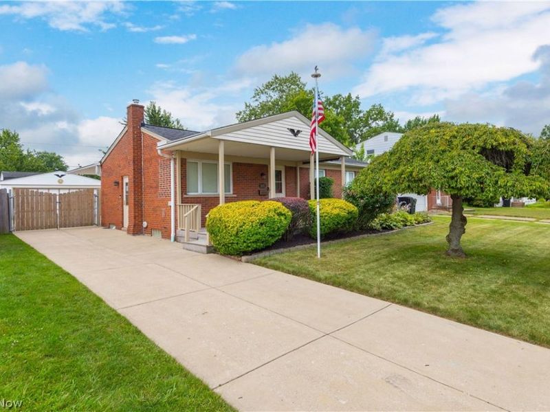 845 Jamestown Avenue , Elyria, OH 44035 Photo 2