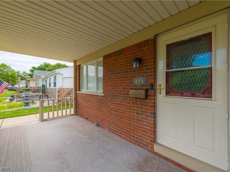 845 Jamestown Avenue , Elyria, OH 44035 Photo 5