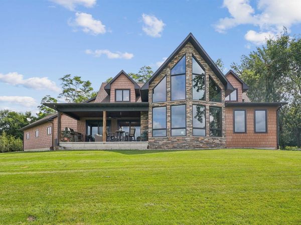 6700 Eldora Road, Hudson, IA 50643