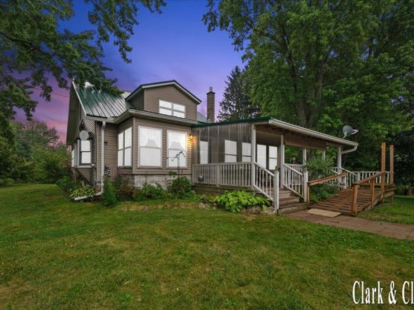 8727 N Amble Road, Howard City, MI 49329